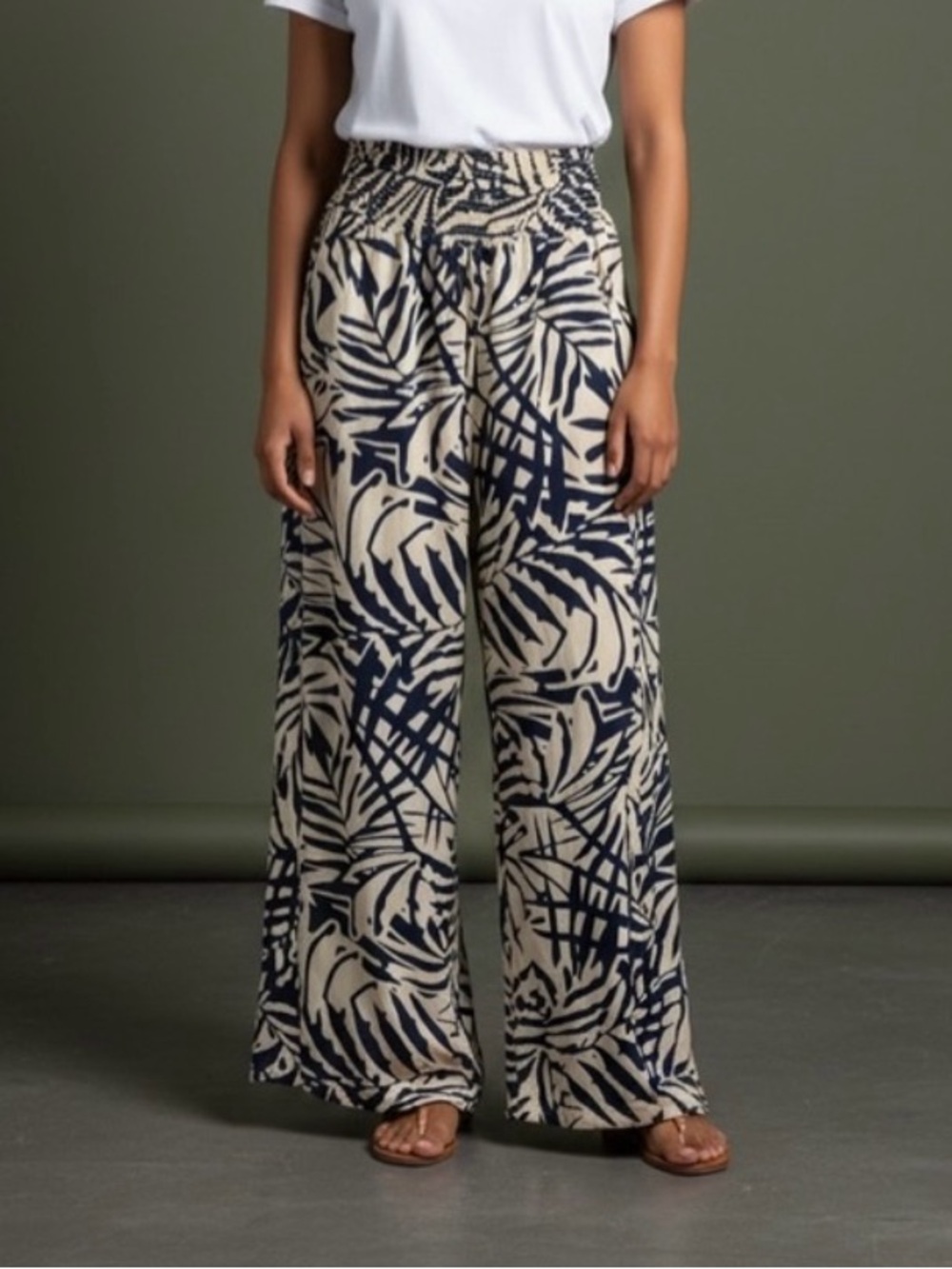 Patrons of Peace leaf print wide leg palazzo pants Size Small